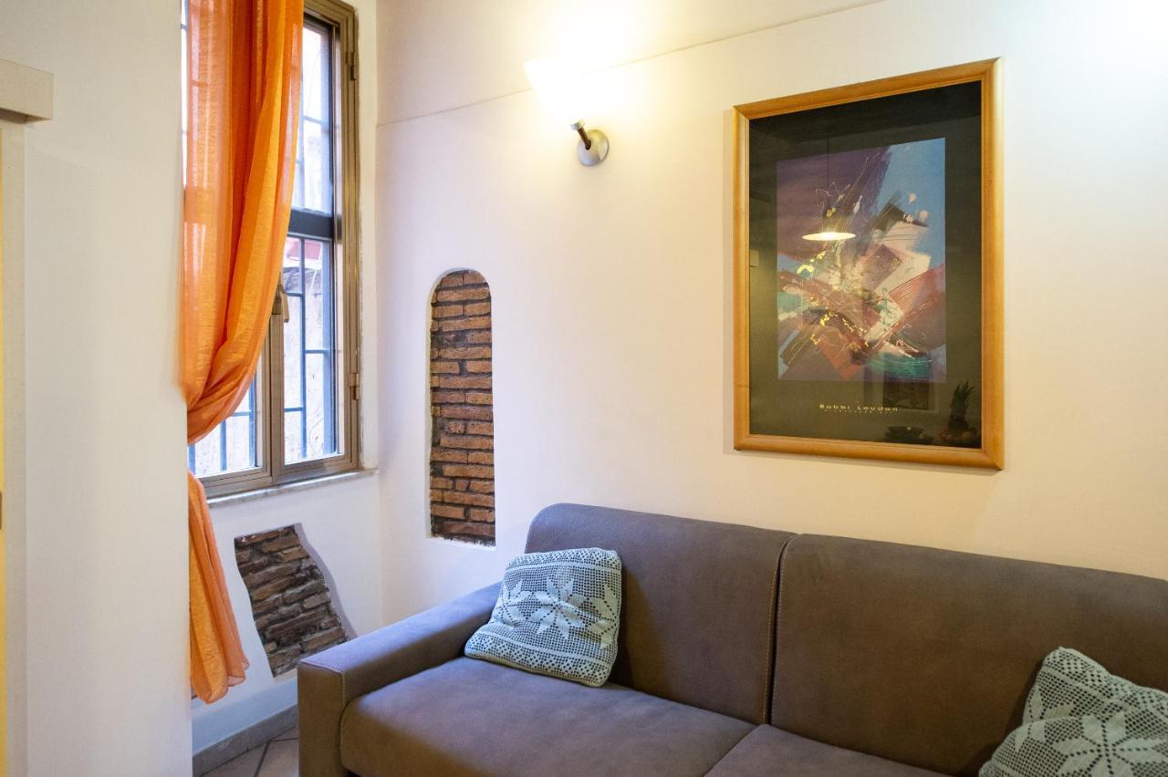 JUSTACASA alla SCALA Trastevere Roma Esterno foto