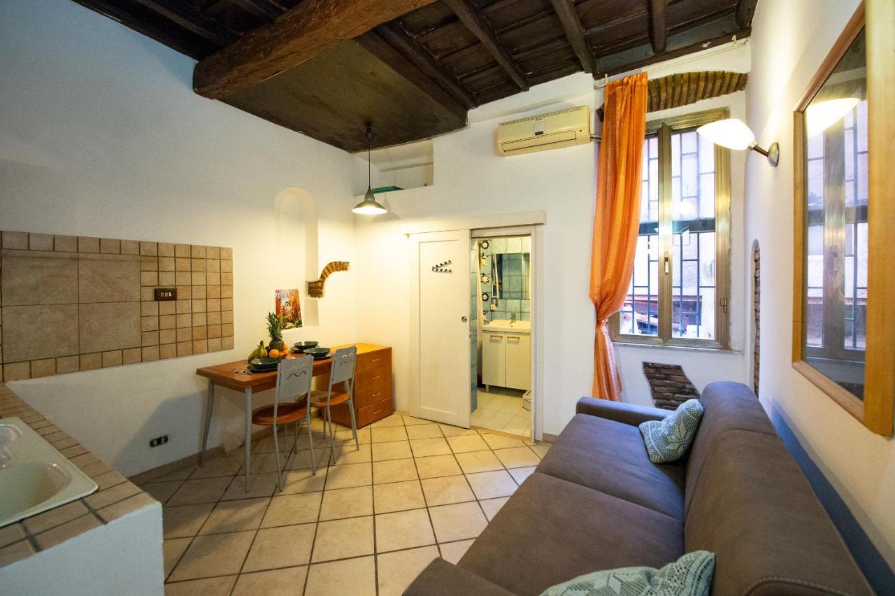 JUSTACASA alla SCALA Trastevere Roma Esterno foto