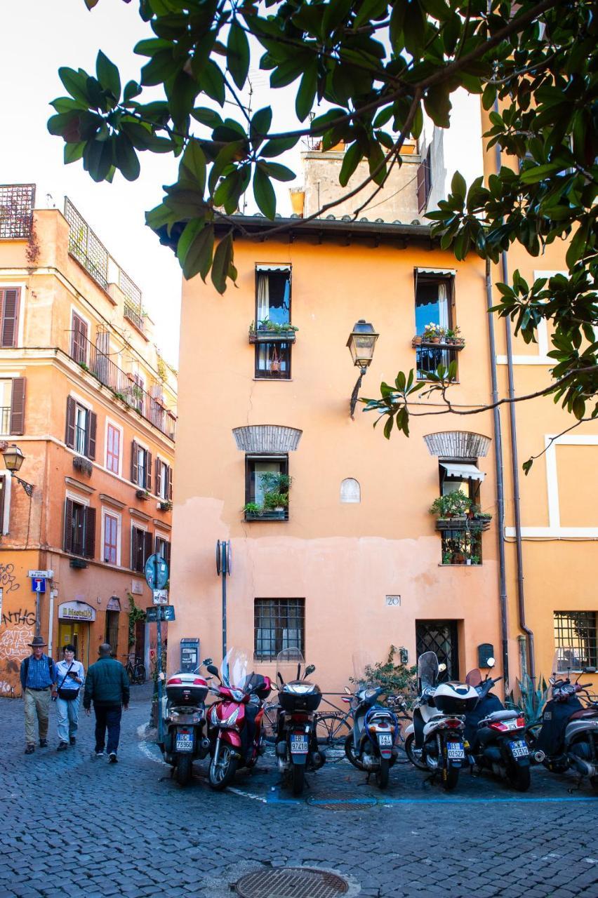 JUSTACASA alla SCALA Trastevere Roma Esterno foto