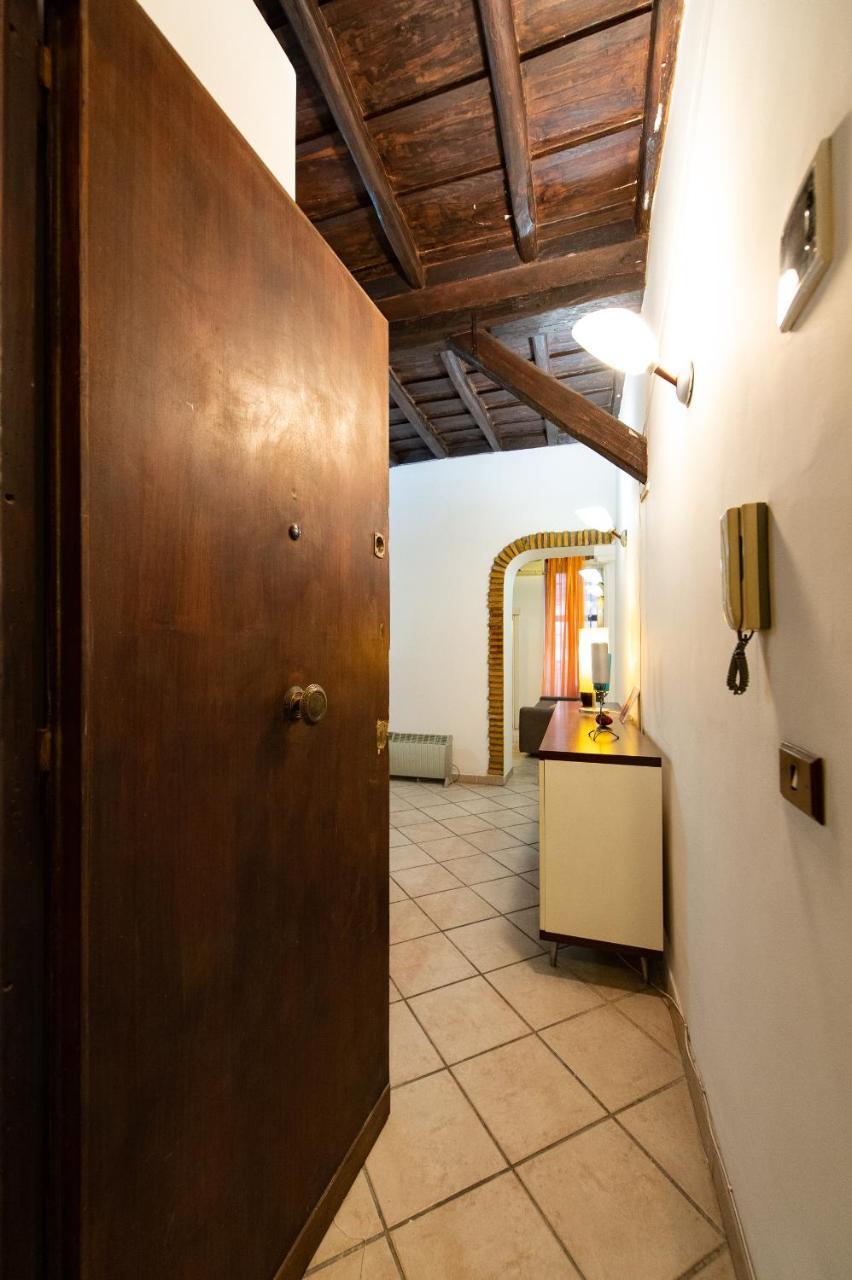 JUSTACASA alla SCALA Trastevere Roma Esterno foto