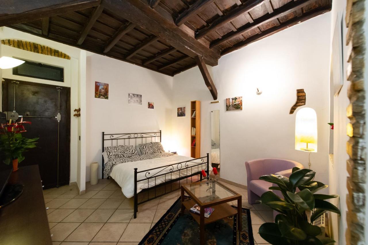 JUSTACASA alla SCALA Trastevere Roma Esterno foto