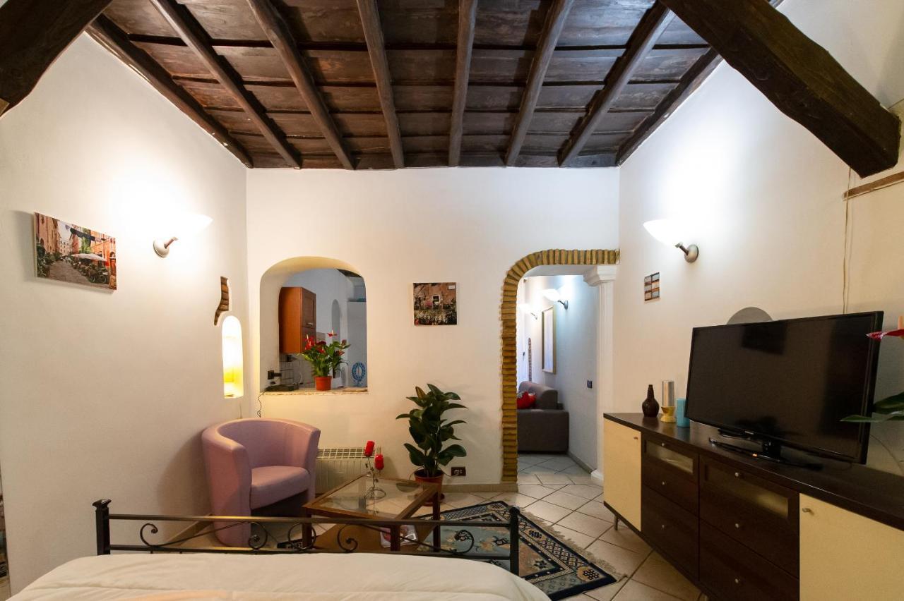 JUSTACASA alla SCALA Trastevere Roma Esterno foto